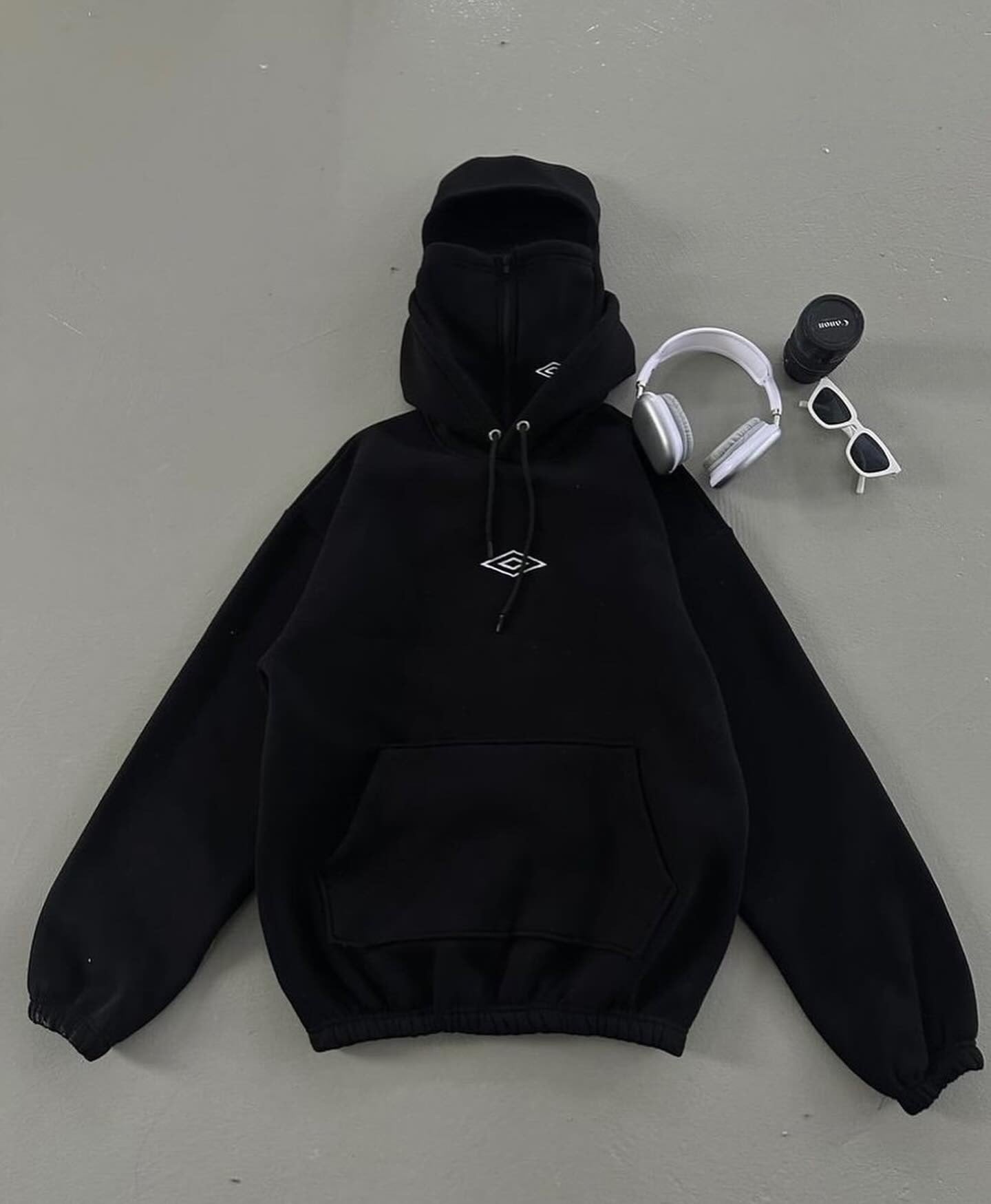 Hoodie con Balaclava Oversize – Streetwear